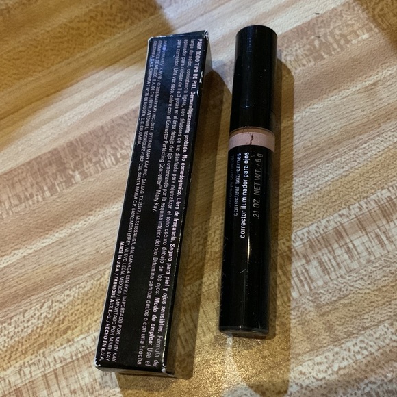 Mary Kay undereye corrector .21 oz NWT - Picture 2 of 3